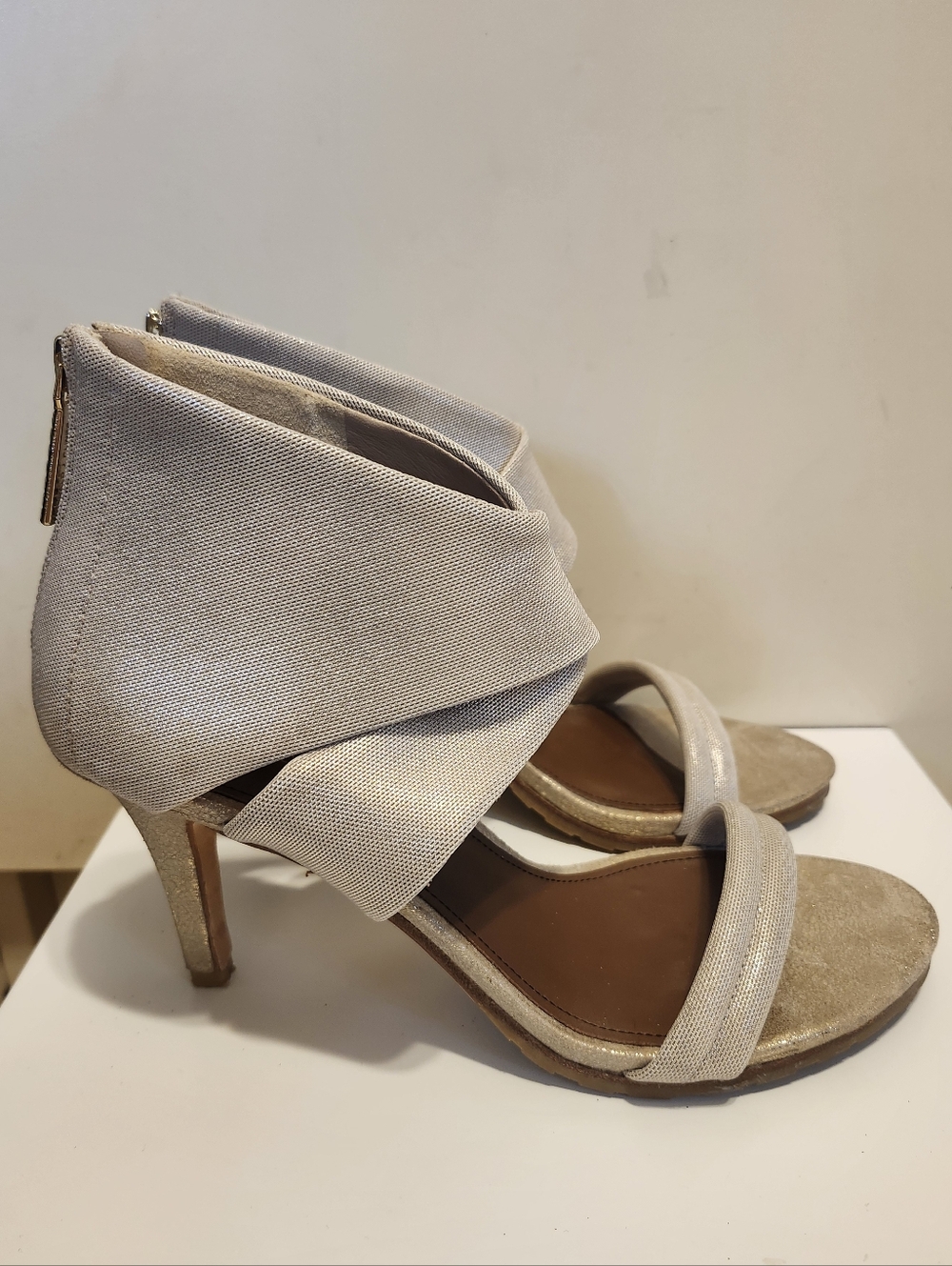 Donald J. Pliner "Tilly" Gold Shimmer Back Zip Heeled Sandals Sz.8 Ret.$225